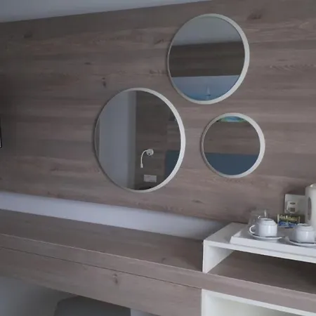 Ξενοδοχείο με διαμερίσματα Karousos Αγία Νάπα