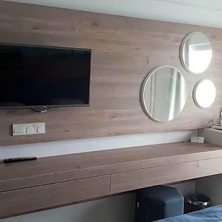 Aparthotel Karousos