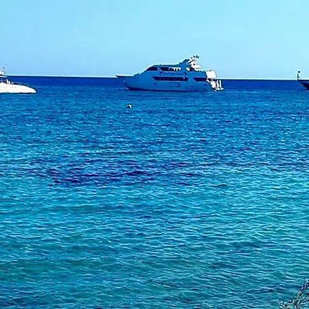 Karousos Aparthotel