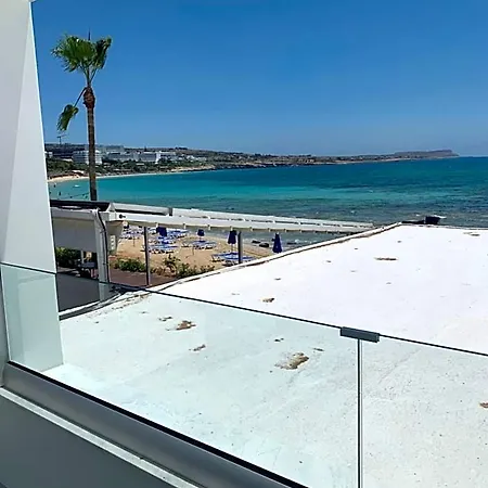 Aparthotel Karousos