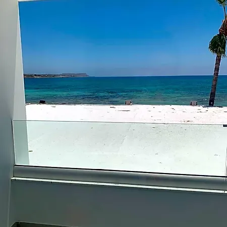 Aparthotel Karousos