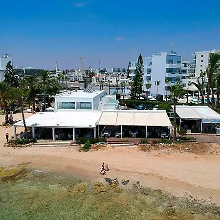 Karousos Aparthotel