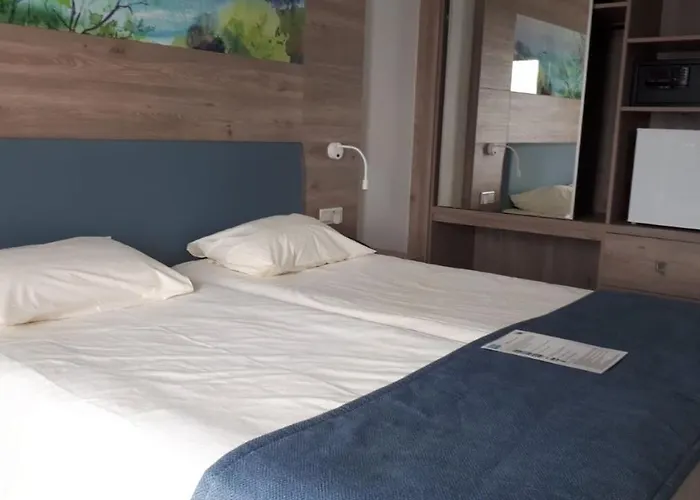 Aparthotel Karousos 4*